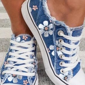 Women's Canvas Shoes Size 11